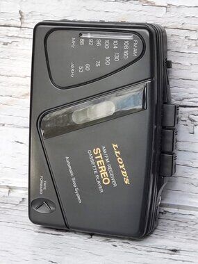 Vintage Lloyd's Personal Cassette Player Walkman AM FM Radio Model P3170 Tested